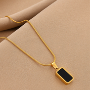 The Parisian Touch Conjunto Polo de Punto Elegante Pantalón de Lino y Collar Exclusivo Colección