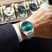 Old Money Reloj Mecánico de Cuerda Manual, Caja y Correa en Acero Cepillado Plateado, Esfera Esmeralda Edición Limitada