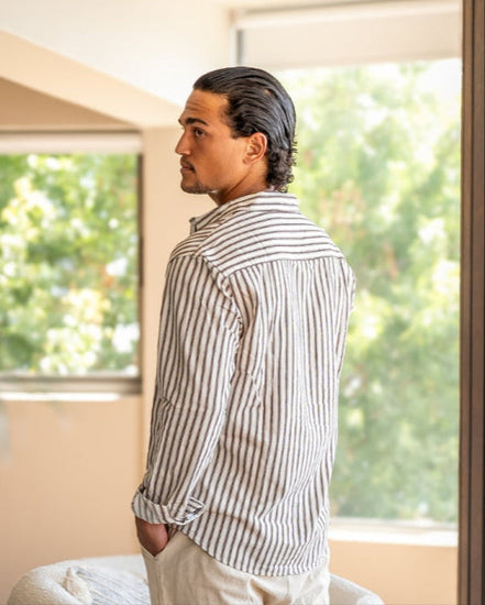 The Style Formula Conjunto Camisa Rayada De Algodón Collar Zodiac Y Pantalón De Lino Exclusivo