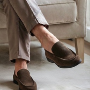 Mocasines De Ante Premium Colección Clásica Edición Limitada Con Suelas Negras Y Acabado Refinado